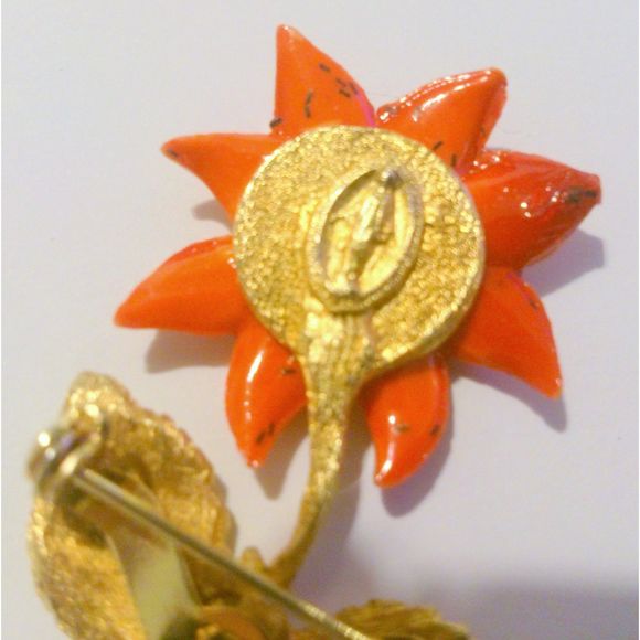 Vintage Gold Tone Red Poinsettia Flower Religious Brooch - Picture 4 of 4